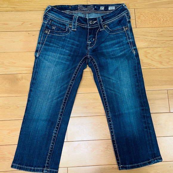 Miss Me Cropped Denim Blue Jeans Fleur de Lis Size 25 JP436g Women Teen Cute - Picture 2 of 8